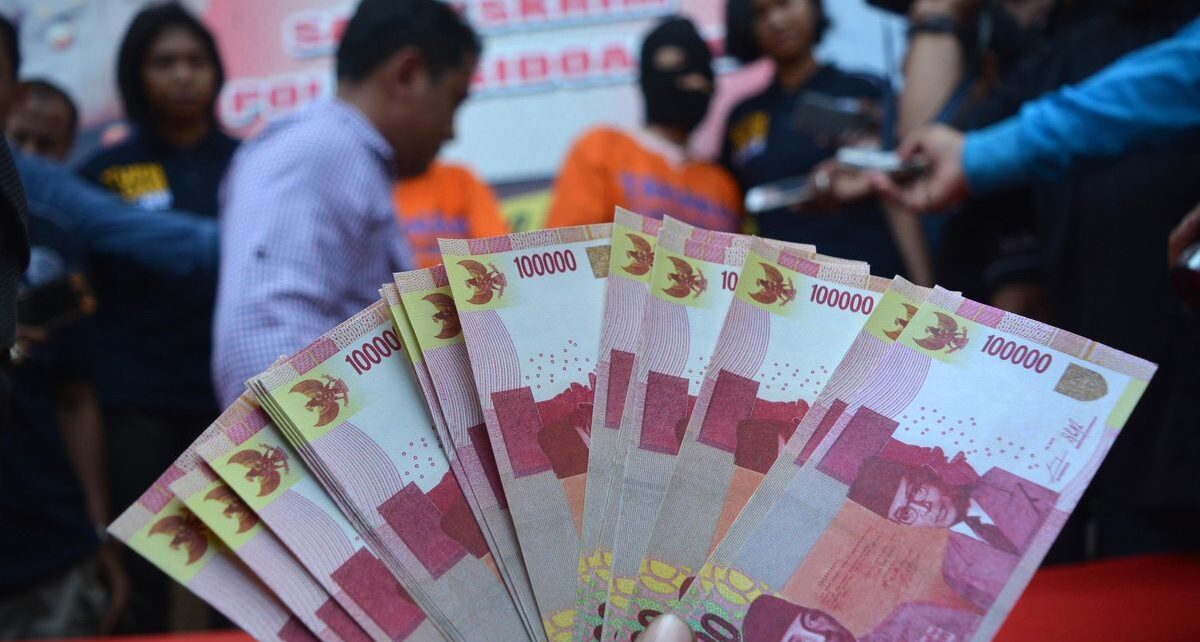 BI Temukan Uang Palsu Saat Sosialiasi Rupiah Asli di Pasar Gowa