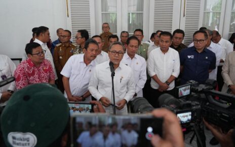 Menko Zulhas Tegaskan Distribusi Pupuk ke Petani Harus Tepat Waktu