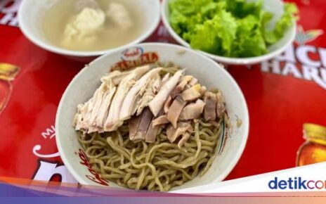 Gurihnya Nendang! Bakmi Acang Topping Ayam Kampung di Jakbar