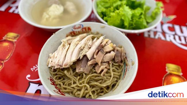 Gurihnya Nendang! Bakmi Acang Topping Ayam Kampung di Jakbar