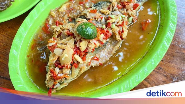 10 Rumah Makan Betawi Ini Punya Gabus Pucung dan Pecak Enak