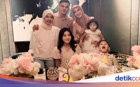 Potret Hangat Haldy Sabri Makan Bareng Irish Bella dan Anak-anak