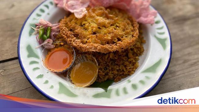 5 Tempat Makan Nasi Goreng Padang Berbumbu Rempah Untuk Hangatkan Badan