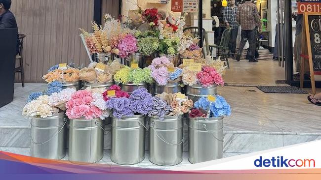 Wah! 5 Kafe Estetik Ini Menyatu dengan Toko Bunga Cantik