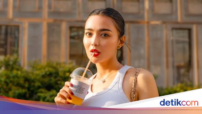 Wika Salim Makan Malam Mewah dan Kulineran di Eropa